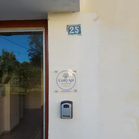 Uniqapt Garitsa Woods *